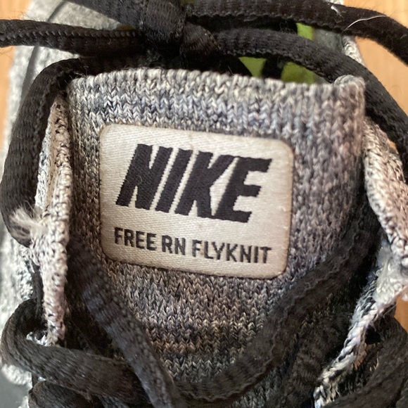 ❤️ Nike Free RN Fly Knit Sneakers Grey Black Size 8 1/2 - Picture 5 of 9